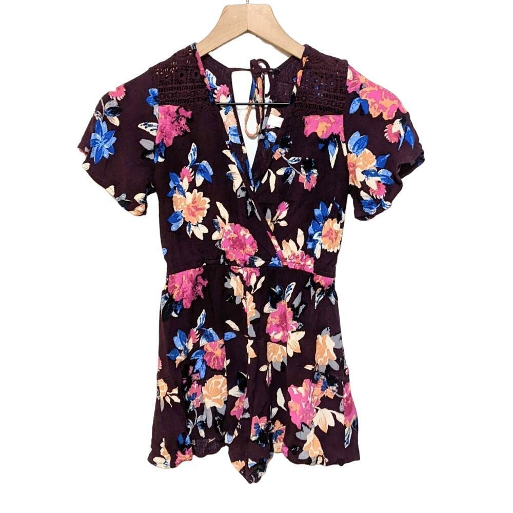 Xhilaration Romper Womens XS Purple Floral V Neck Surplice Short Sleeve Tie Neck